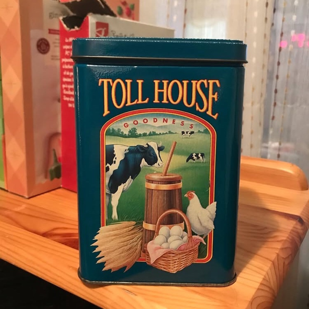 Vintage N E S T L E Toll H O U S E tin